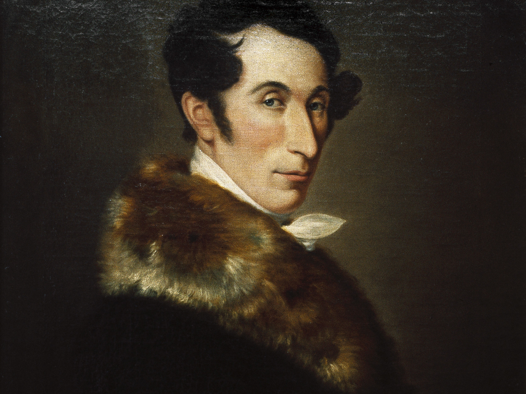 KI generiert: Das Bild zeigt ein Porträt eines Mannes in historischer Kleidung mit einem Pelzkragen. Der Mann blickt über seine Schulter direkt in Richtung Betrachter.